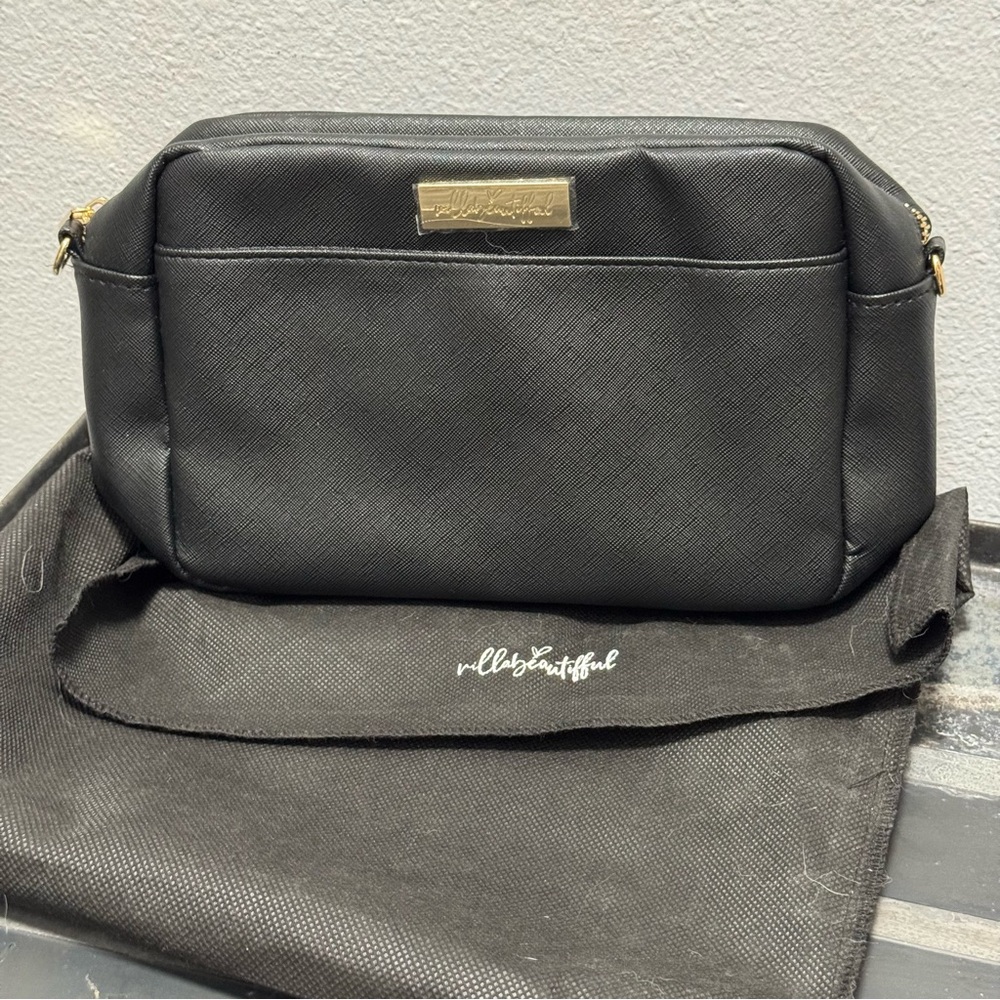 VILLABEAUTIFFUL Black Women's Bag with (2) shoulder strap options.